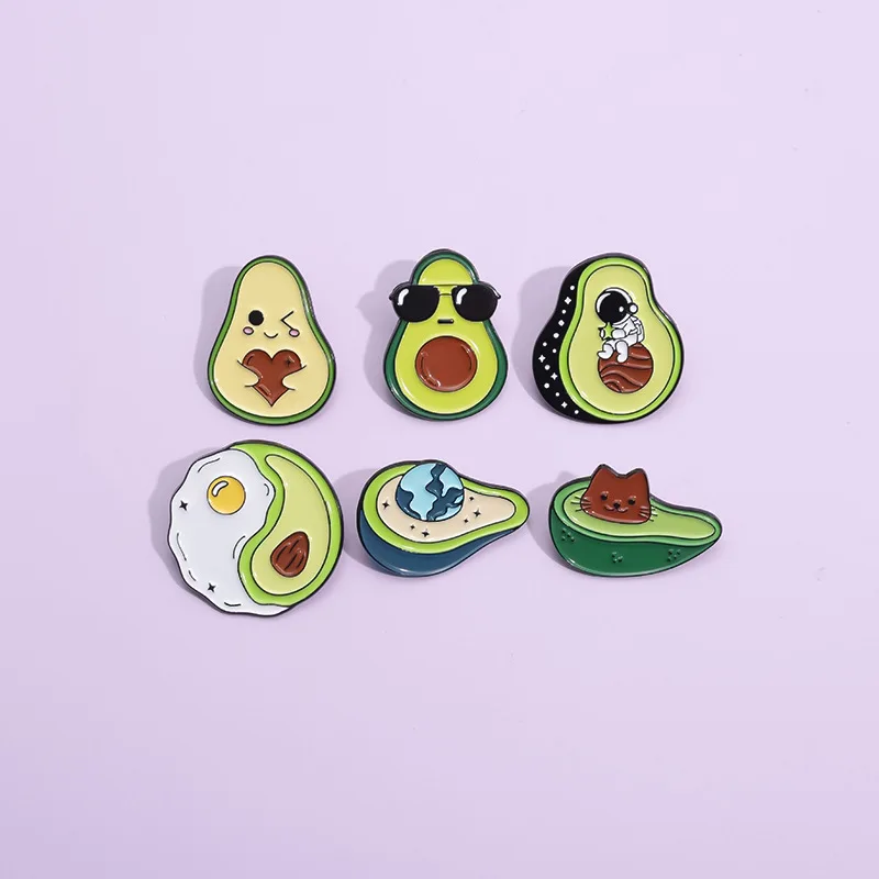 Pin de esmalte de fruta creativa, broche con forma de aguacate, gato, astronauta, Tai Chi, mochila, sombrero, accesorios de solapa, insignia, joyería al por mayor