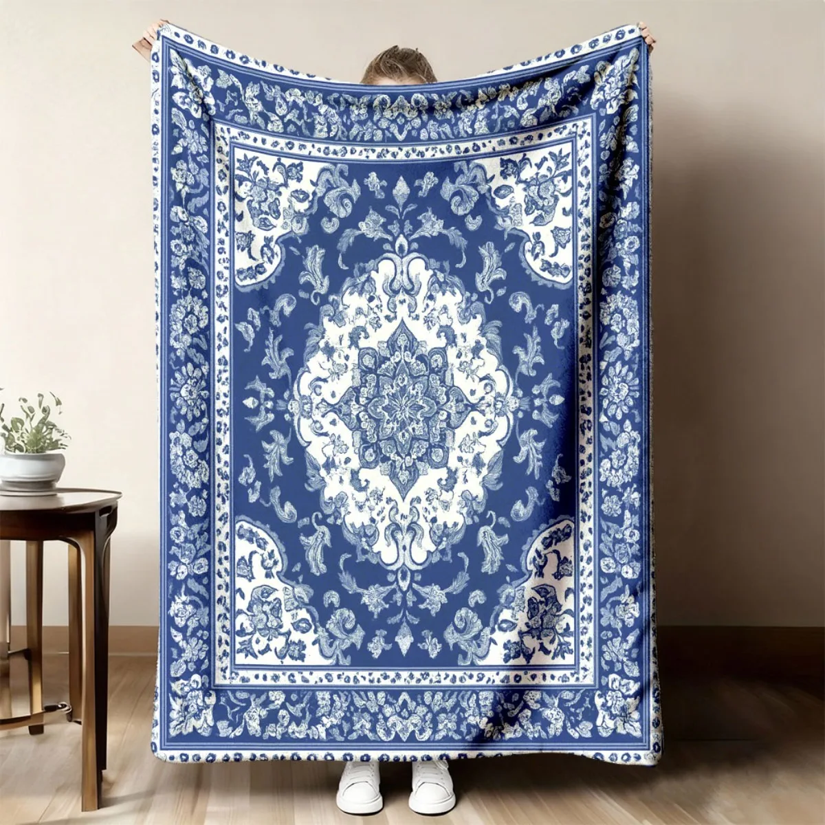 Chinese Blue and White Porcelain Floral Flannel Blanket, Retro Ornate Border Flower Print Soft Throw Bedroom Sofa Travel Classic