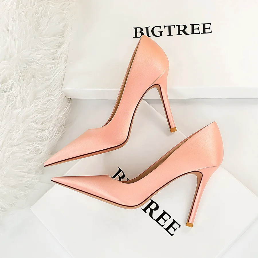 Silk Pointed Heel Shoes Women 2023 Thin Heel High-heeled Satin Elegant High Heels Shoes Plus Size 42 43 Hollow Pumps