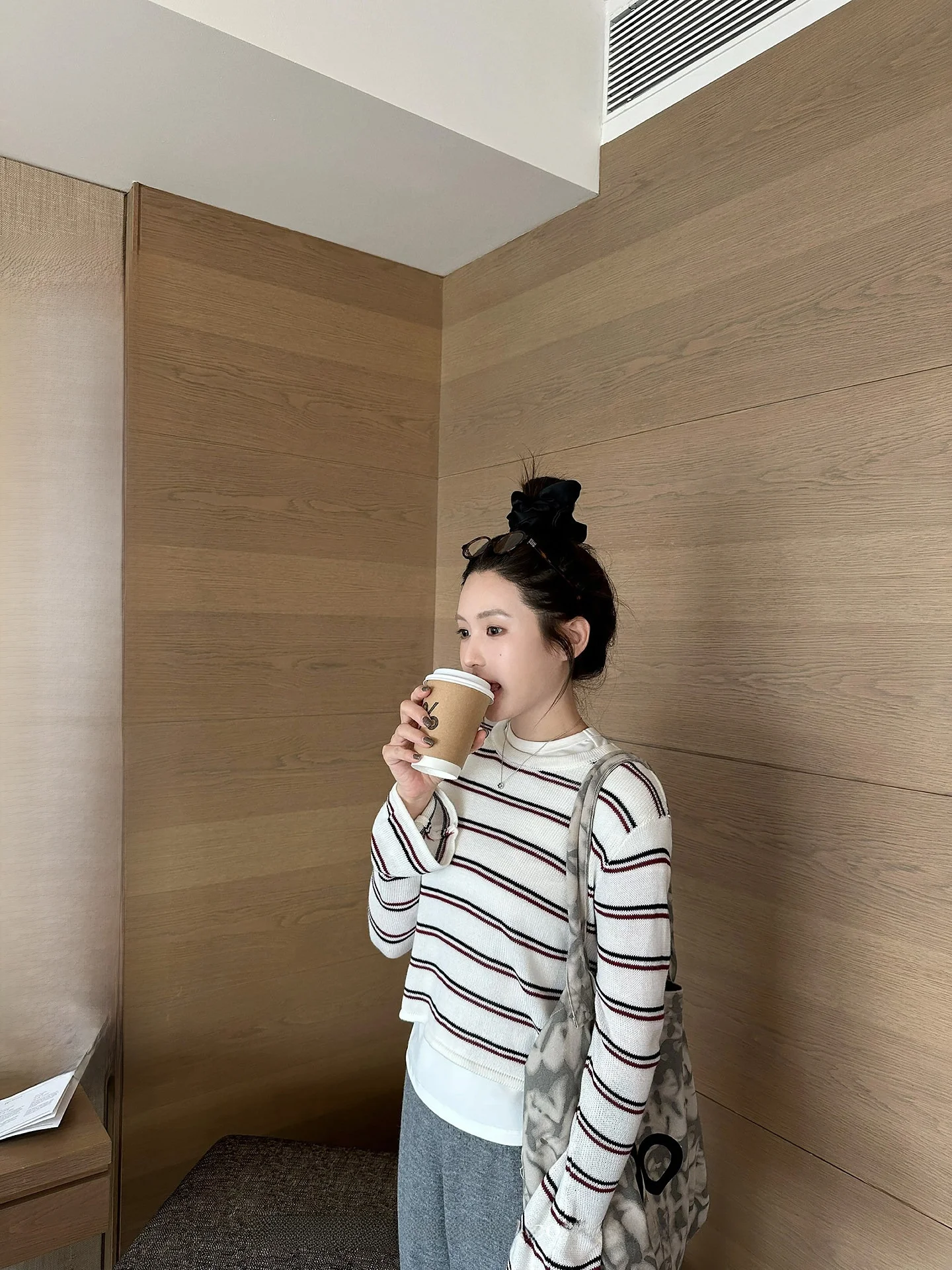 

Lemon Company Women's round Neck Striped Flared Sleeve Knitwear Short Style Spring Korean Design Slim Fit Top Casual Style