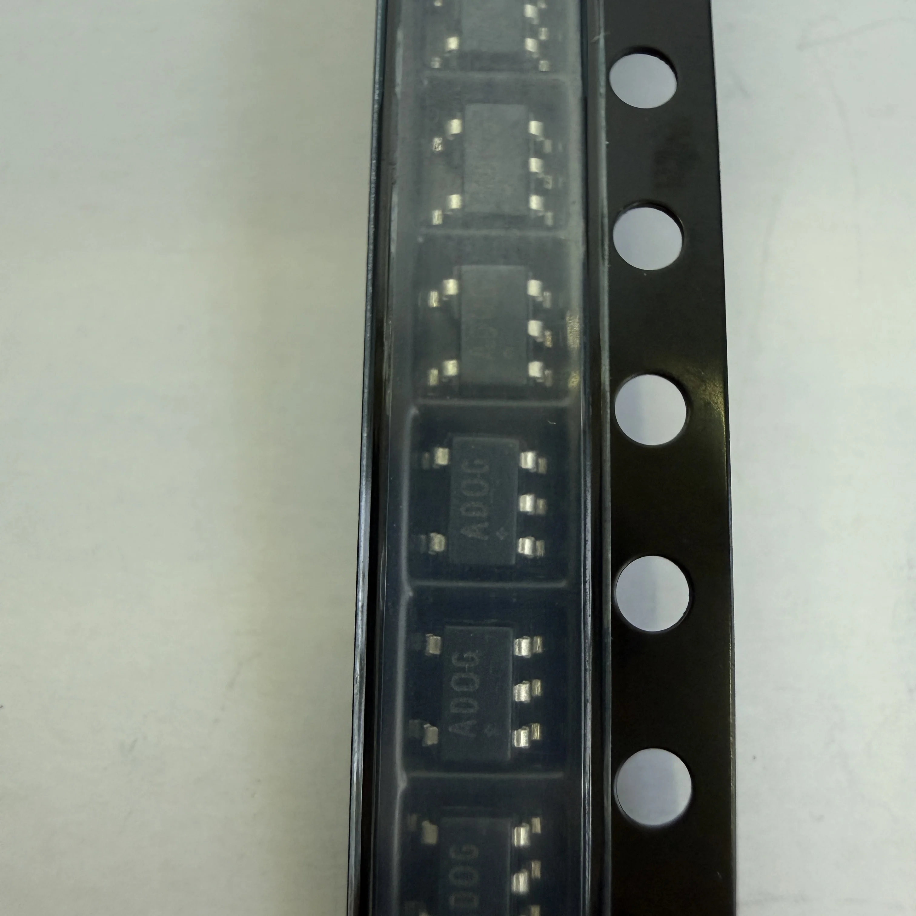 10PCS/LOT MAX4376TAUK+T (Power Management)