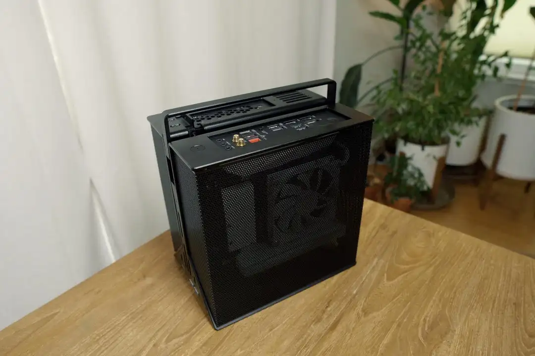 [XPROTO-Mini] XTIA ITX Open 1U Nuclear Display All-aluminum Vertical Portable Carrying Case