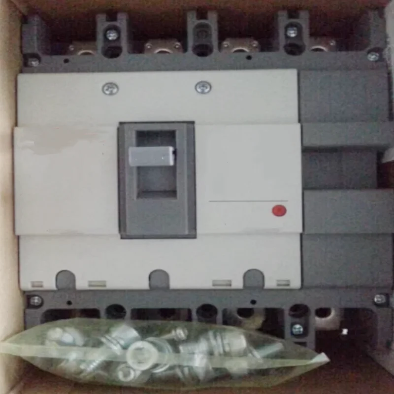 เบรกเกอร์วงจรแบบหล่อขึ้นรูปของแท้ใหม่เอี่ยม ABS202B ABS204B