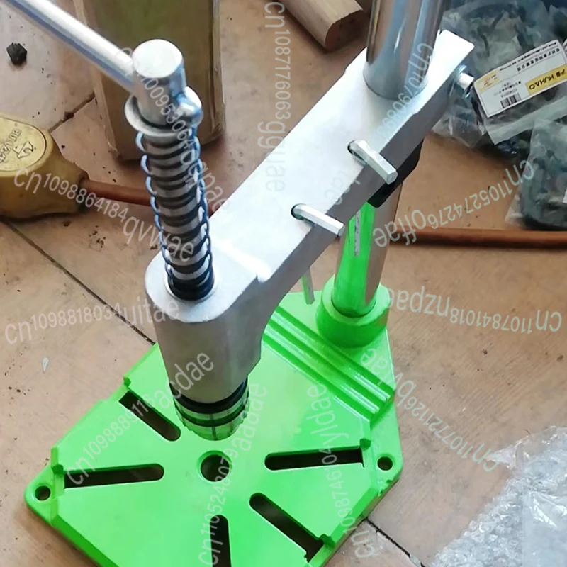 Mikro-wiertarka do gwintowania pionowego, ręczna gwintownica z regulacją, klucz do gwintowania, klucz stołowy, przedłużona grzechotka, wahadłowy ramieniak sondy.