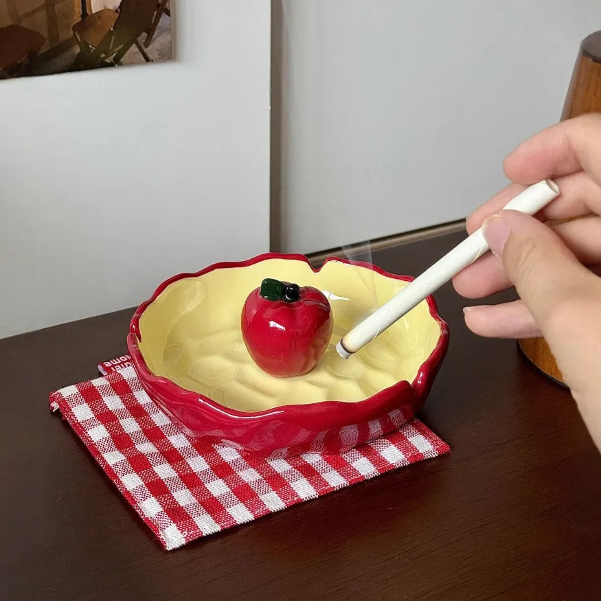 Red apple core ashtray, home design, high-end ashtray with lid, cigarette tray, creative decoration, desktop accessories
