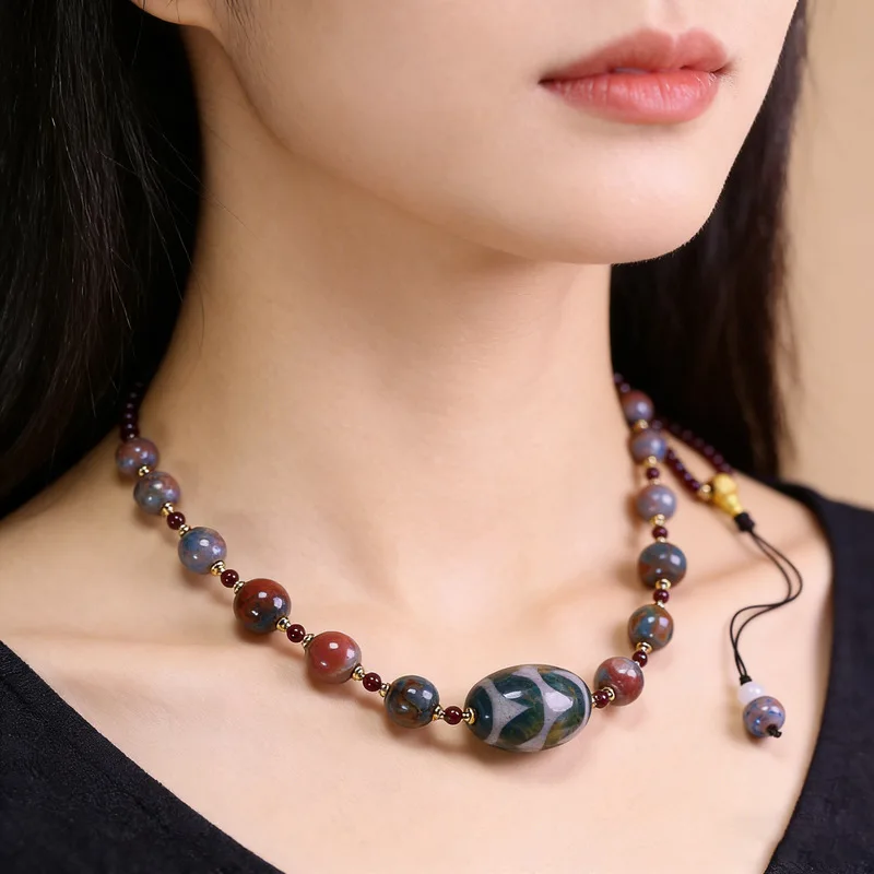 Tibetan natural raw stone old agate Daluo double tiger tooth medicine master Dzi bead clavicle necklace approximately