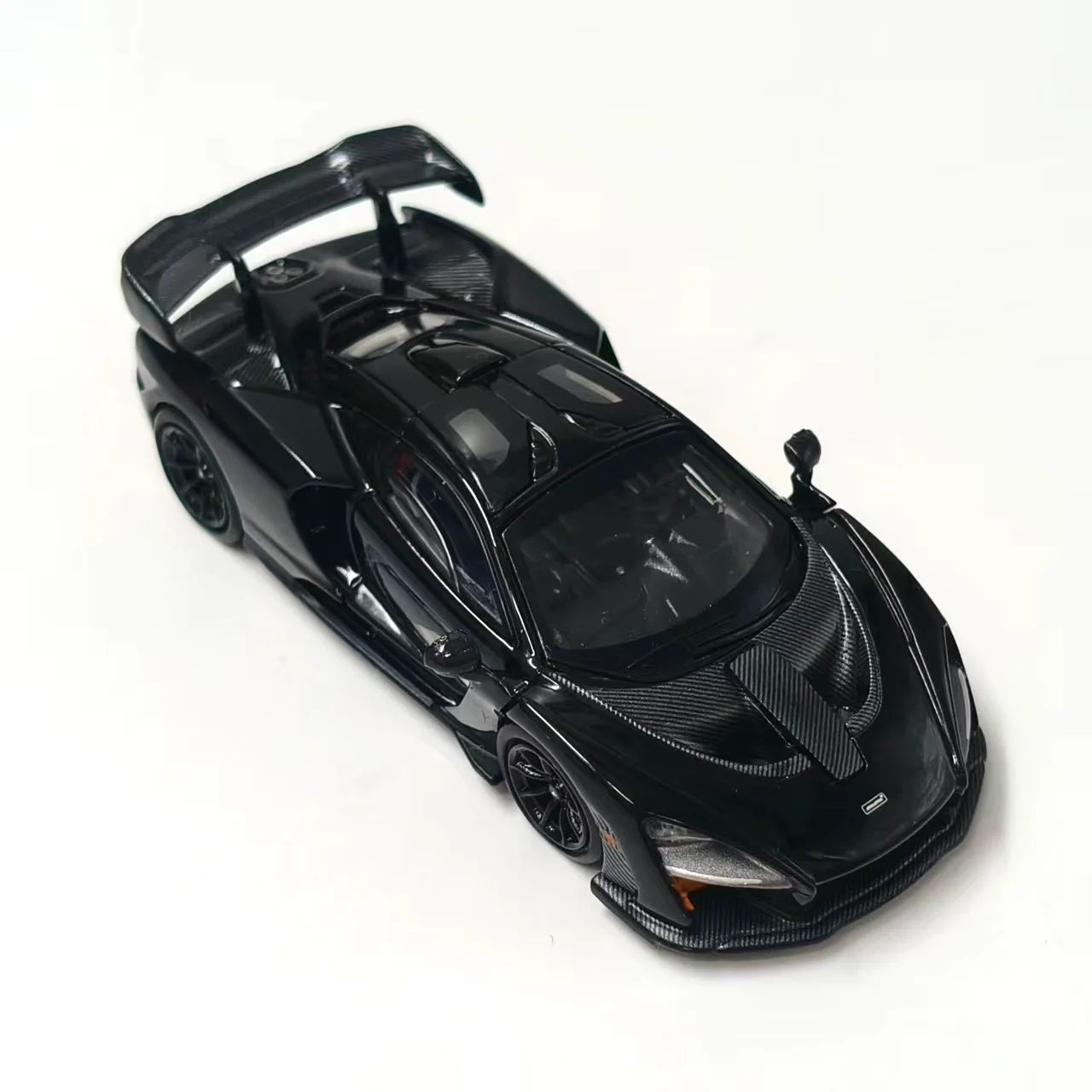 ダイキャスト 1:64 スケール マクラーレン セナ ブラック スーパーカー 合金車モデル コレクタブルおもちゃ ギフト 記念品 ディスプレイ装飾品