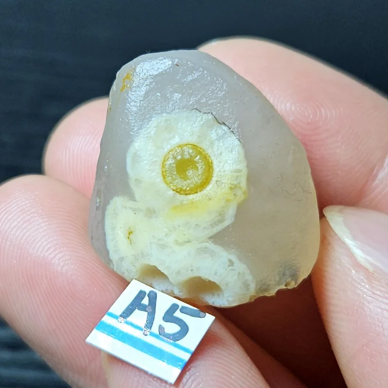 Natural Moroccan agate chrysanthemum shape mineral specimen Crystal healing office desktop decoration