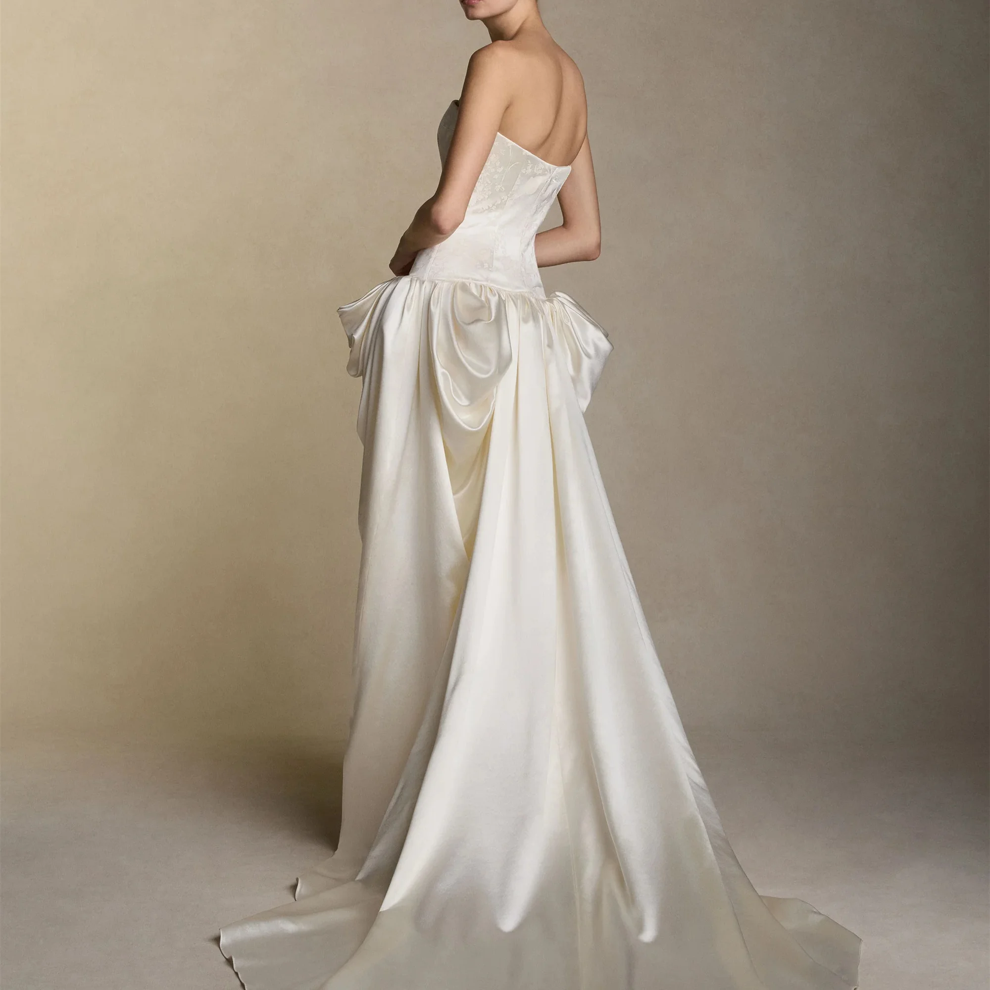 Strapless Satin Wedding Dress For Women Vintage Jacquard Bodice Pleated Ruffle Skirt Chapel Train Bridal Gowns For Formal Party