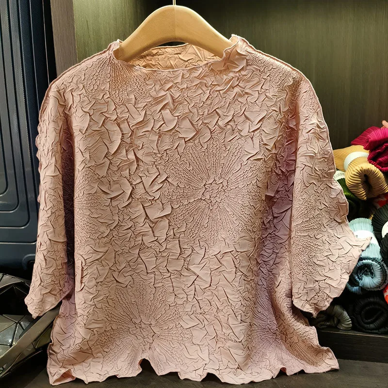 Miyake Pleats Summer New 2025 Embossed Tops Women Short Loose Fashion Design T-Shirt Pleats Bat Sleeve Niche Comfortable Casual