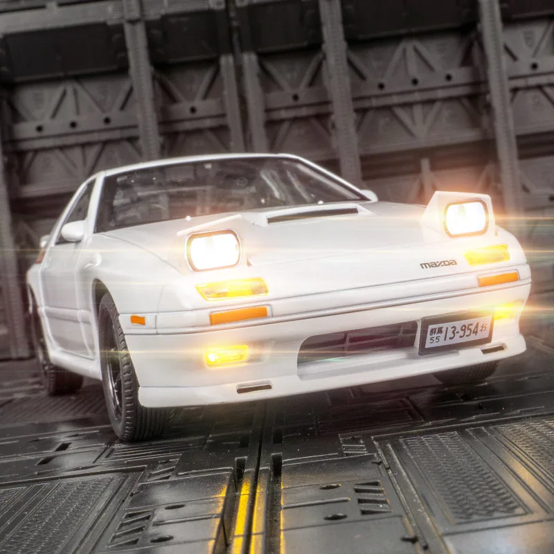 

Модель суперкара Mazda RX7 из сплава 1:24 с дверцами и капотом, которую можно открыть, подходит для коллекции и можно подарить в подарок