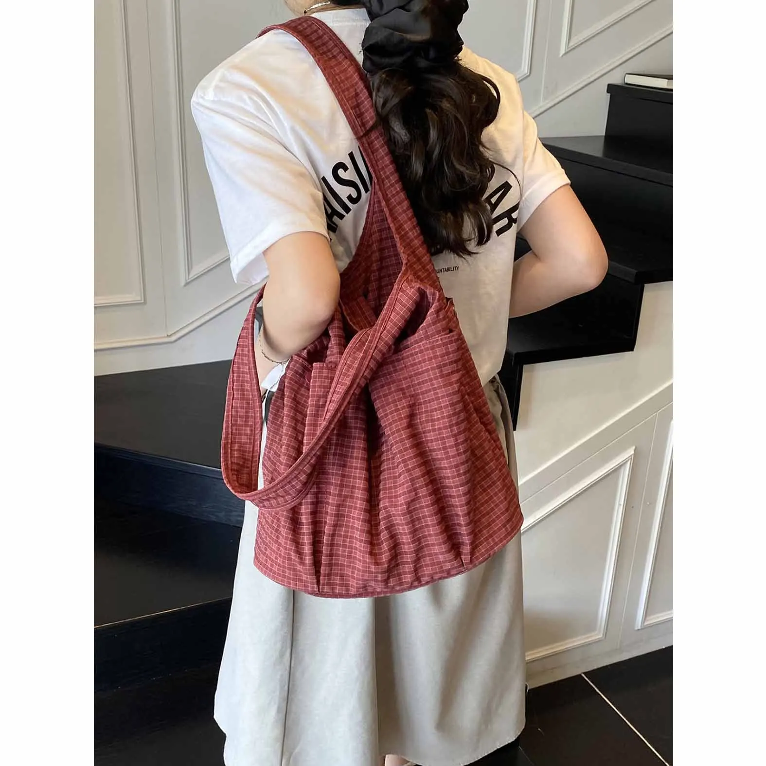 

Lazy style large capacity canvas bag female 2025 new card color shoulder bag casual commuter bag versatile shopping bag