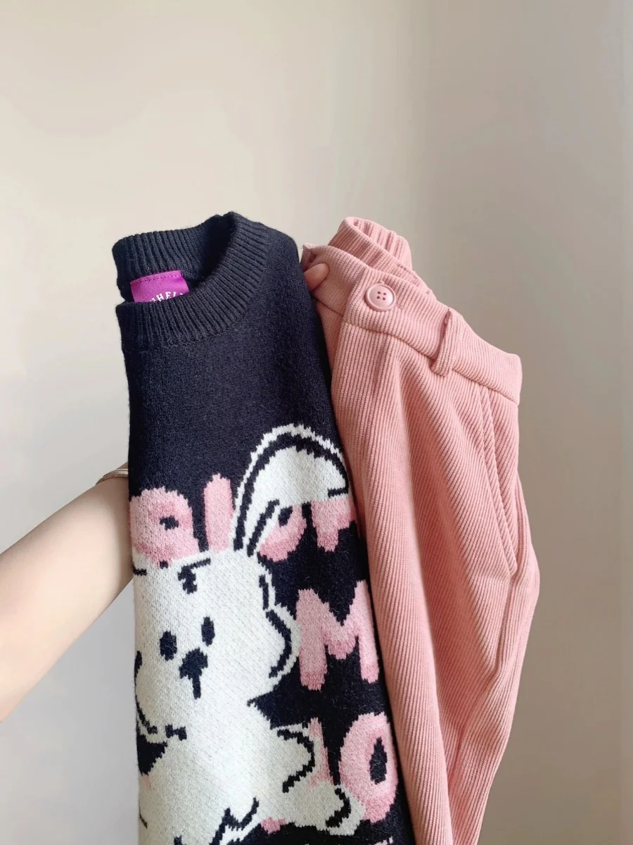 เสื้อสเวตเตอร์ถักไหมพรมหลวมๆ ปักลายกระต่ายอักษรภาษาอังกฤษ สไตล์อเมริกัน สำหรับผู้หญิง ใส่ได้ทุกโอกาส ฤดูใบไม้ร่วง ฤดูหนาว เสื้อถักลำลอง