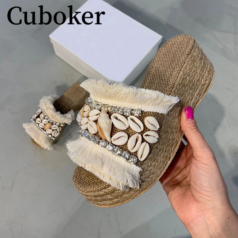 2023 Popular Thick Bottom Shell Decor Slippers Woman Wedges Heels Grass Woven Sole Mules Vacation Beach Slides Sandals Women