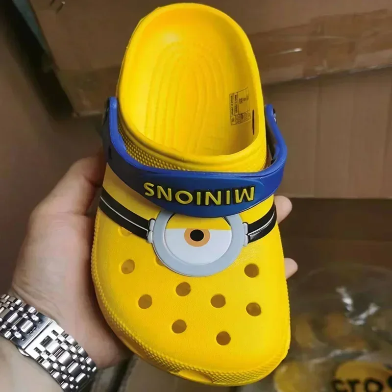 

Universal Studios Minions Hole Shoes Anti-slip Wear Lightly Wear Kids Slippers Summer Outdoor Walk Tour Shoes Boys Girls Sandals