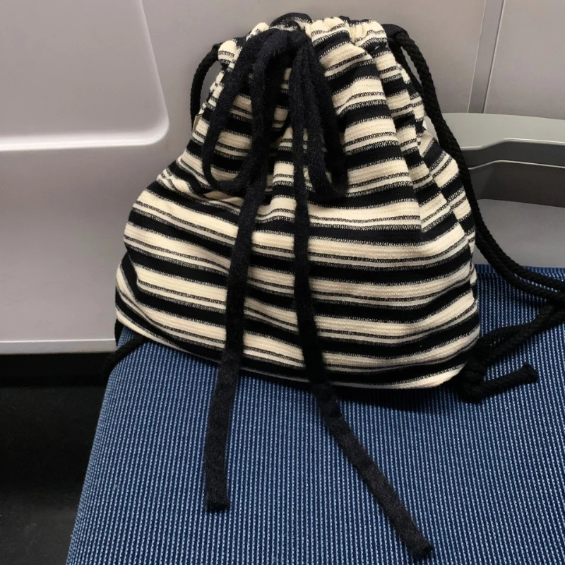 Bolsas de ombro multifunções, mochila com design listrado preto e branco, bolsa popular coreana simples, bolsa de grande capacidade, de lazer, nova