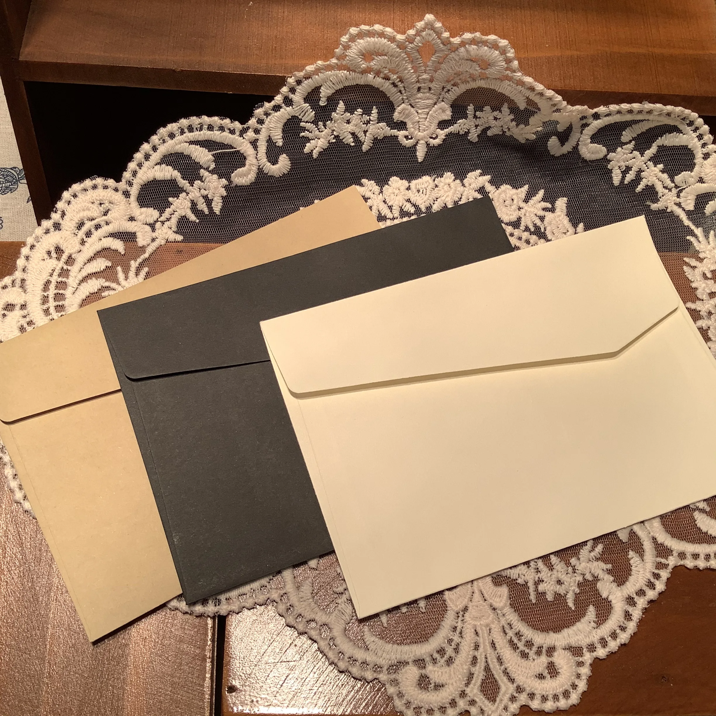 50pcs/lot C6 Size Kraft Black Paper Envelope Message Card Letter Stationary Storage Paper Gift 11.4cmX16.2cm