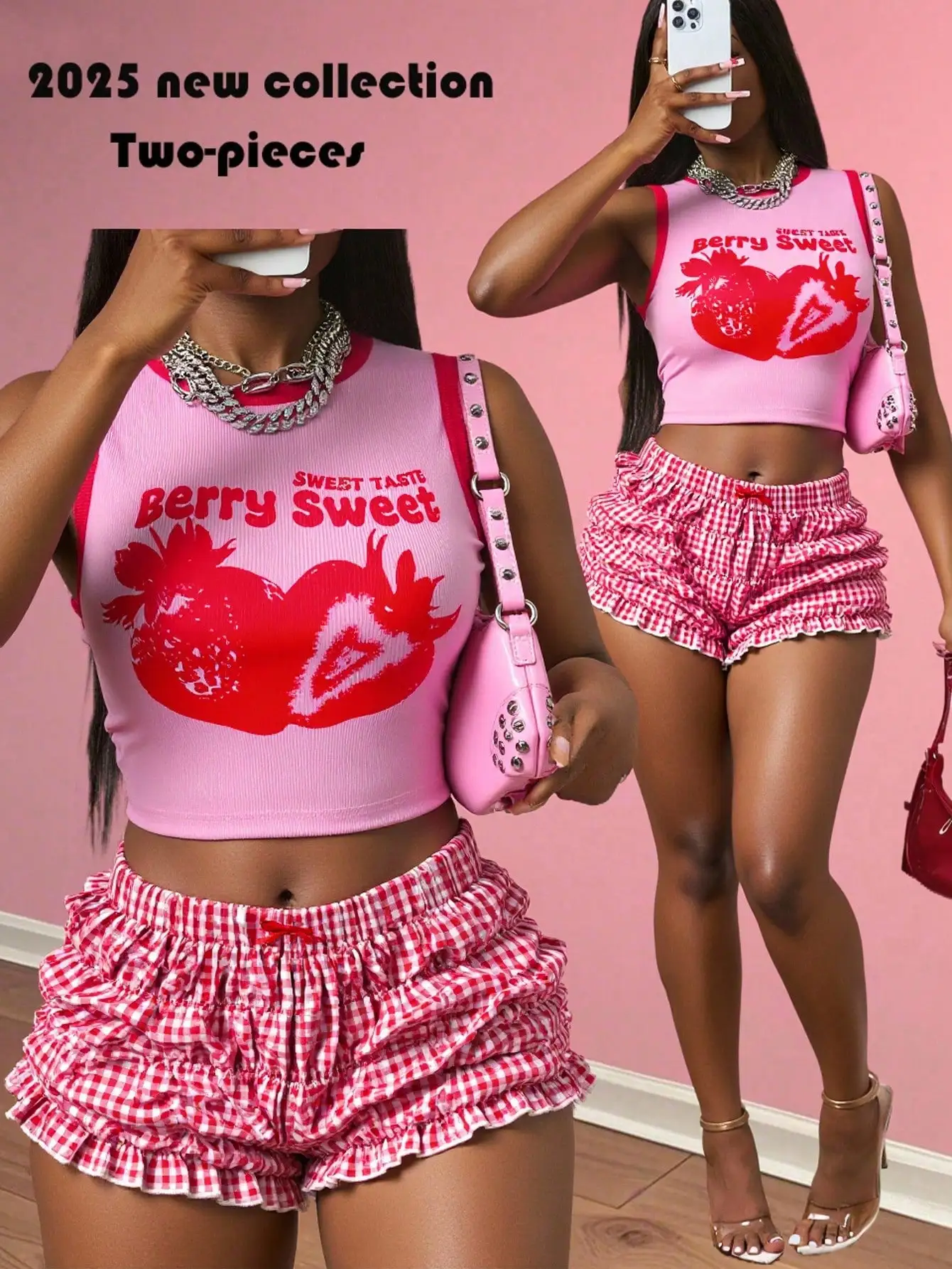 

Комплект из двух предметов Berry Sweet 2025: розовый топ-кроп с клубничным принтом и красные шорты в клетку с оборками для летних фестивалей, вечеринок и отпуска