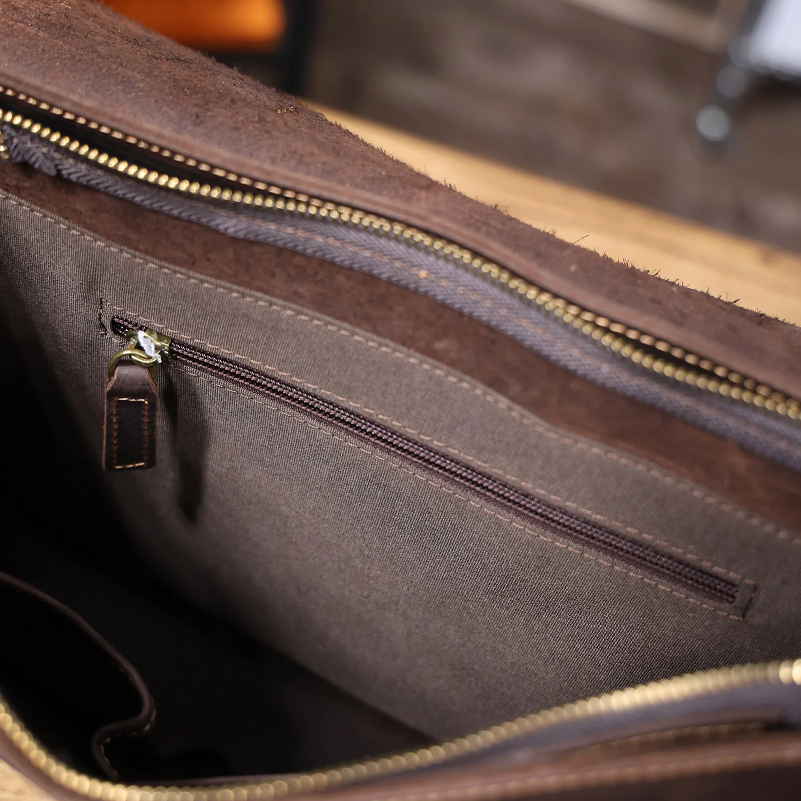 Vintage handgefertigte Aktentasche aus Crazy-Horse-Leder für Herren, echte Leder-Umhängetasche, Dual-Use-Laptop-Rucksack – Detail 17
