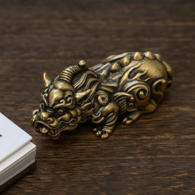 Brass Pixiu Hand-Held Figurine for Personal Enjoyment, Wealth-Attracting Pendant, Study and Home Decor