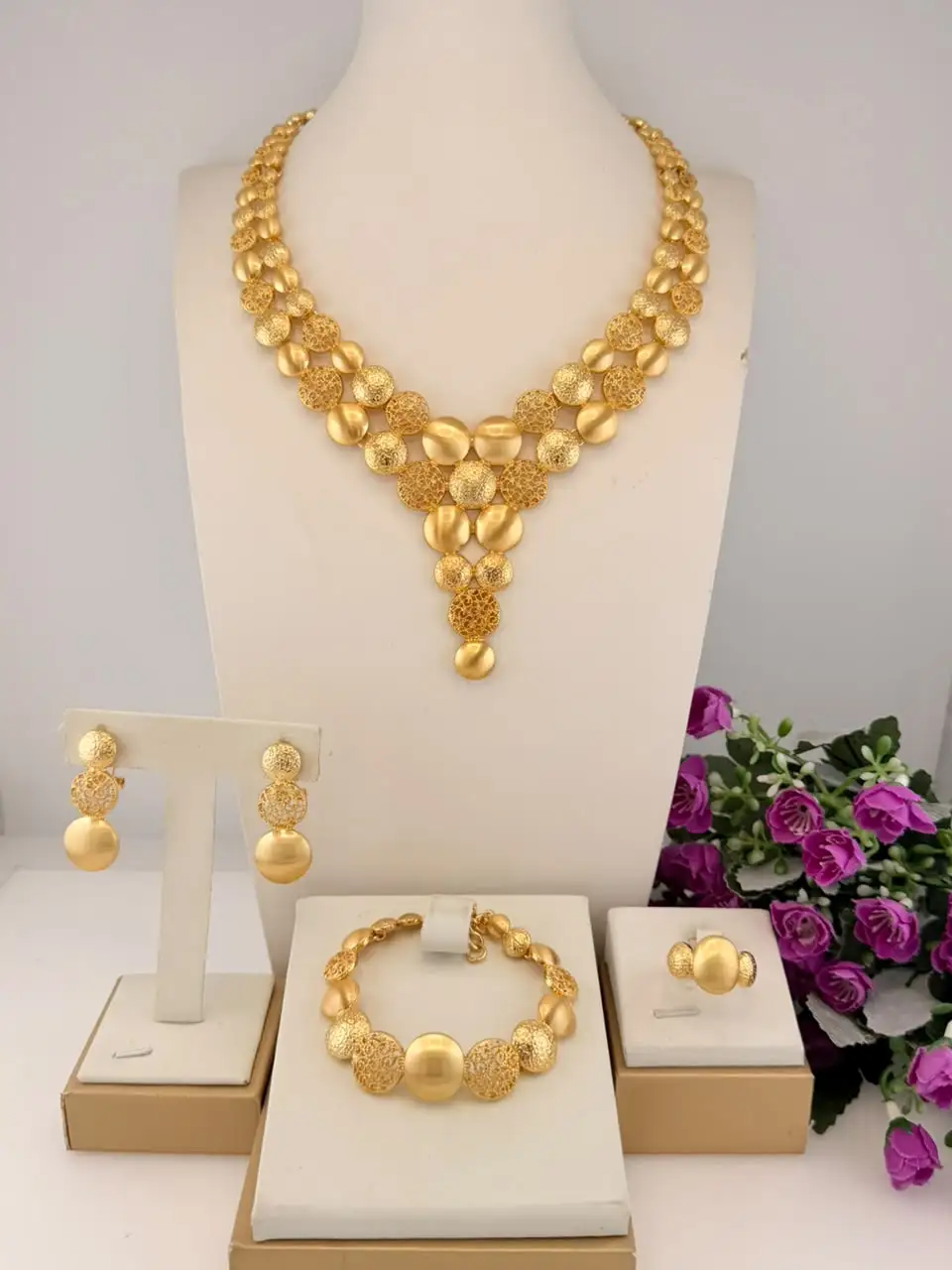elegante-set-di-gioielli-vintage-con-disco-rotondo-e-nappine-placcato-oro-24k-opaco-4-pezzi-per-signore-regalo-per-matrimoni-e-banchetti-i0210