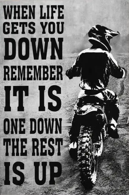 Retro Metall-Blechschild für Dirt-Bike-Liebhaber - "Wenn das Leben dich runterdrückt, erinnere dich daran, dass es nur ein Abwärtsgang ist, der Rest ist Aufwärts" Vintage-Poster