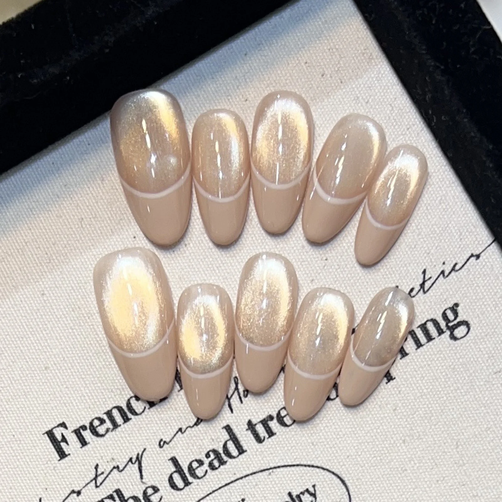 10pcs French Tips Cat Eyes Press on Nails Nude Base Short Oval False Nails for Women Daily Wear