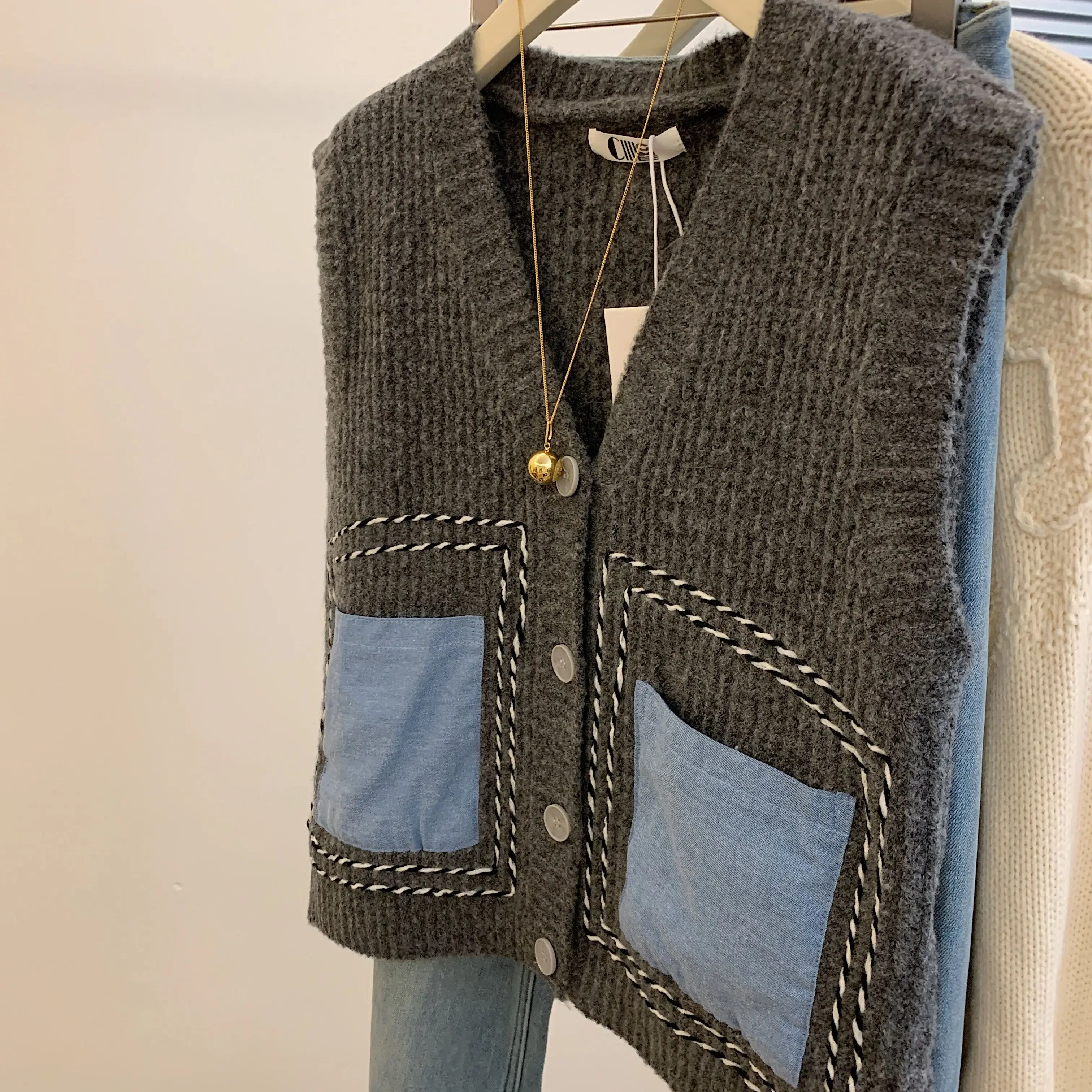 2024 Autumn/Winter New Korean  Loose Knitted Vest Women's Sleeveless Design Feel Soft  Sweater Tank Top Coat