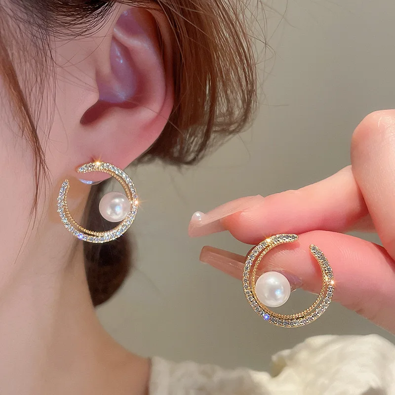 Fashion Imiation Pearl Crystal Open Round Stud Earrings for Women Party Sweet Golden Color C Shape Earrings Cute Jewelry Gift