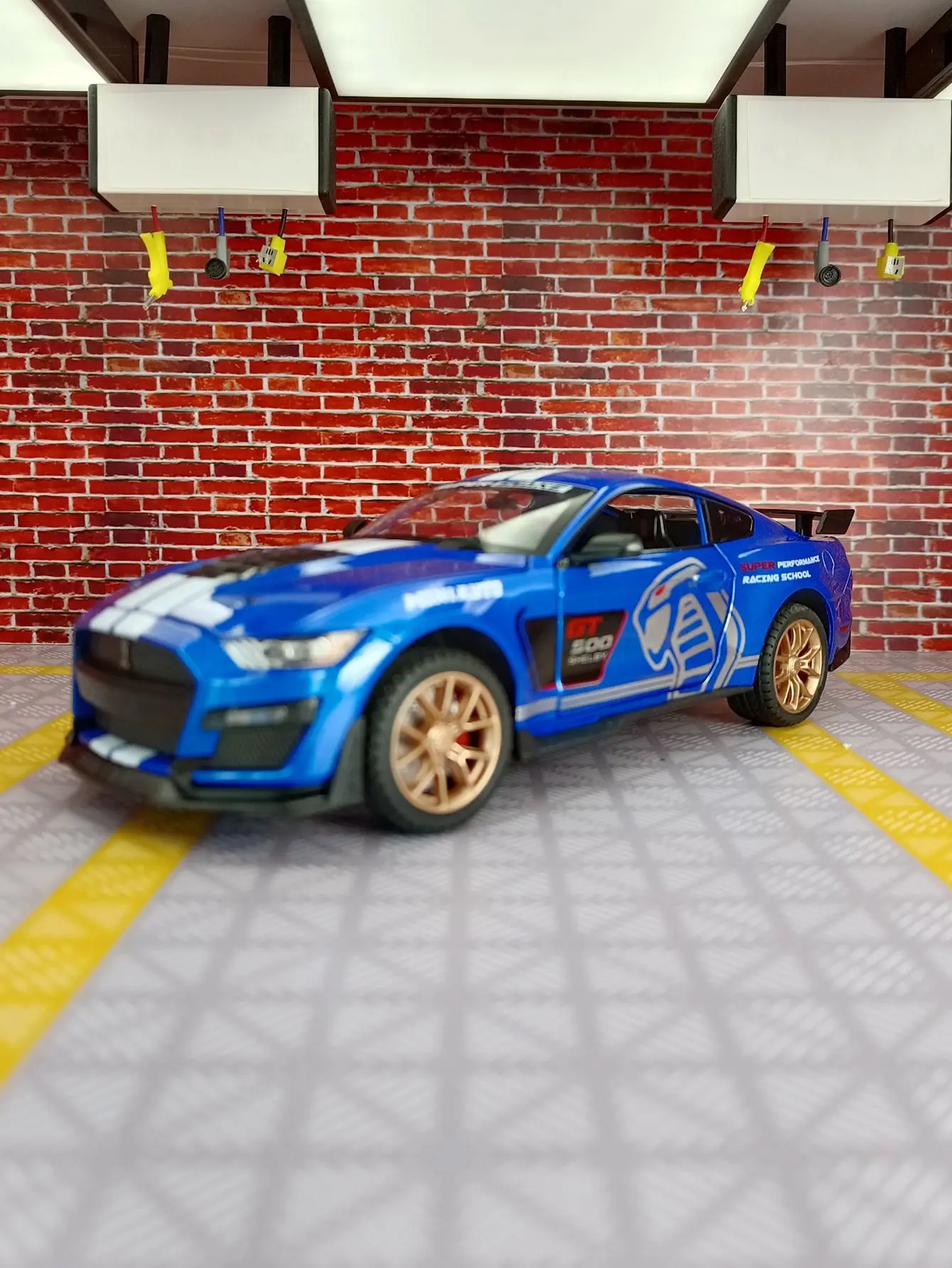 

1:24 Mustang Shelby GT500 Alloy Sports Car Diecasts Metal Toy Car Model Simulation Sound Light Collection Kids Gifts