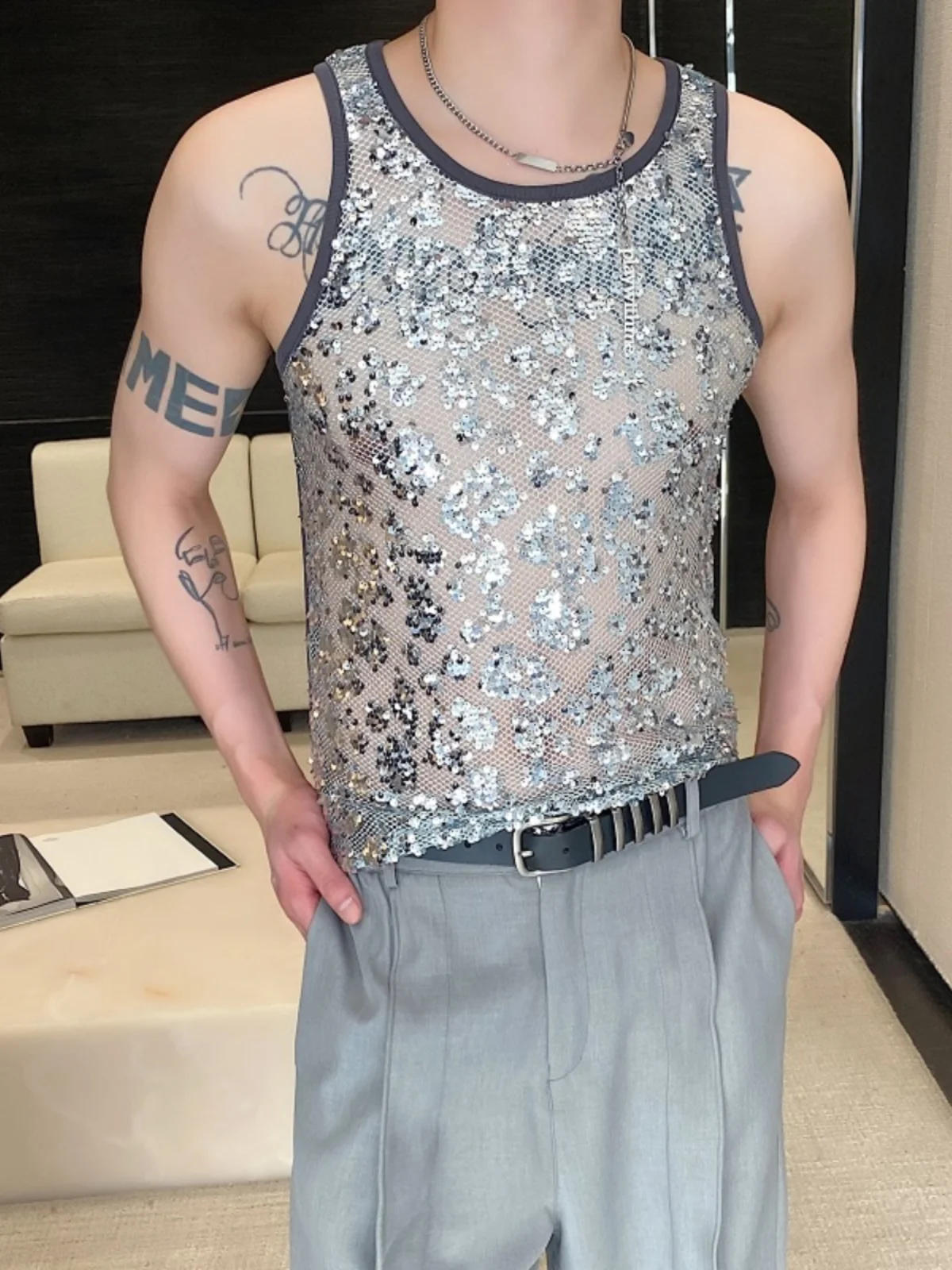 

Summer Slim Fit round Ne Svel Vest Men's Elastic Bandage Bright Sequin Splice Trendy Stage Wear Youth Casual Faion