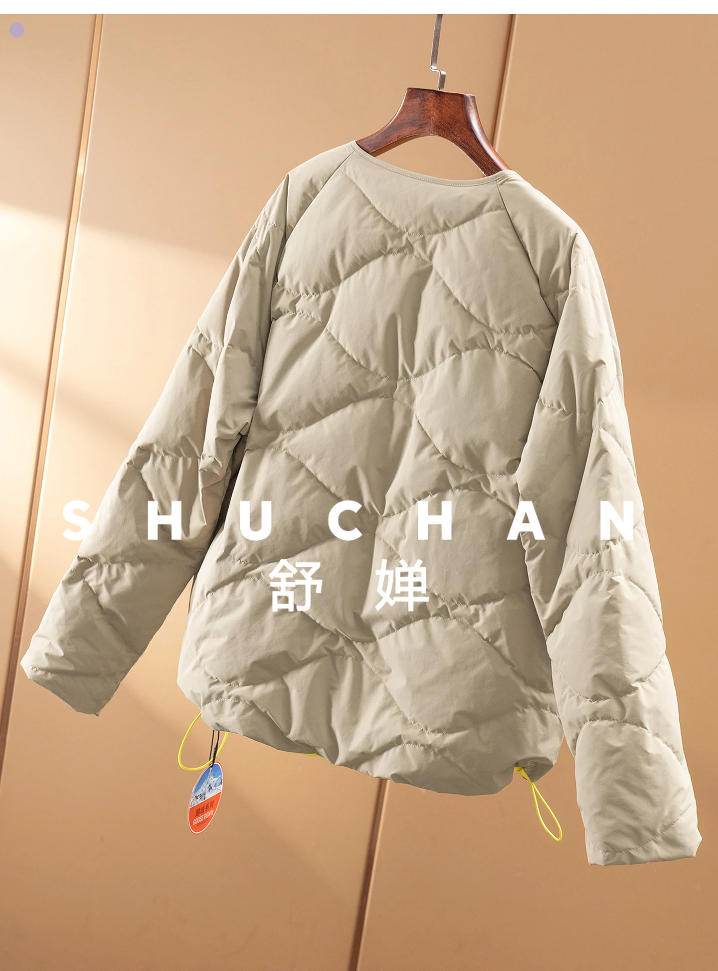 سترة نسائية بألوان زاهية 90 من Goose Down على الوجهين 24I4 Casacos Femininos Inverno 2025