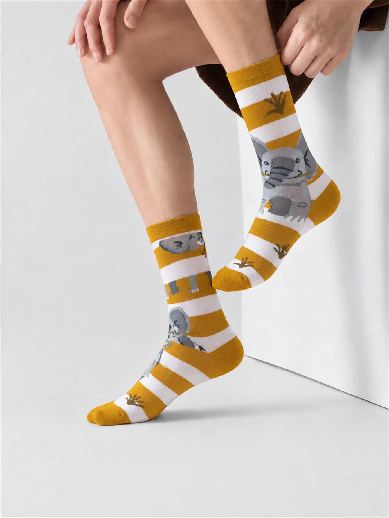 1 Pairs Unisex Cartoon Elephant Print Crew Cotton Socks Men Yellow White Striped Novelty Animal Cotton Mid‑Calf Socks