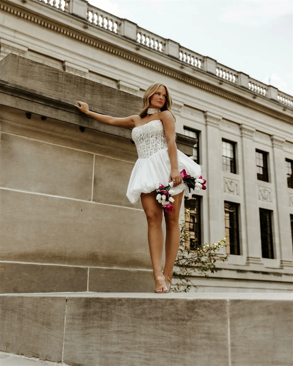 Белые свадебные платья без бретелек по индивидуальному заказу, кружевные элегантные свадебные платья трапециевидной формы без рукавов, 2025 шифоновые мини-свадебные платья