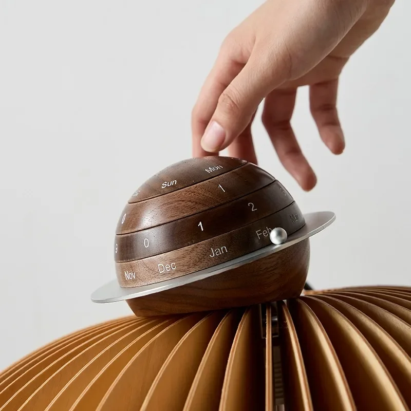 

Creative Earth деревянный вращающийся ежедневный календарь обратного отсчета настольный вечный календарь украшения для домашнего офиса рабочий стол