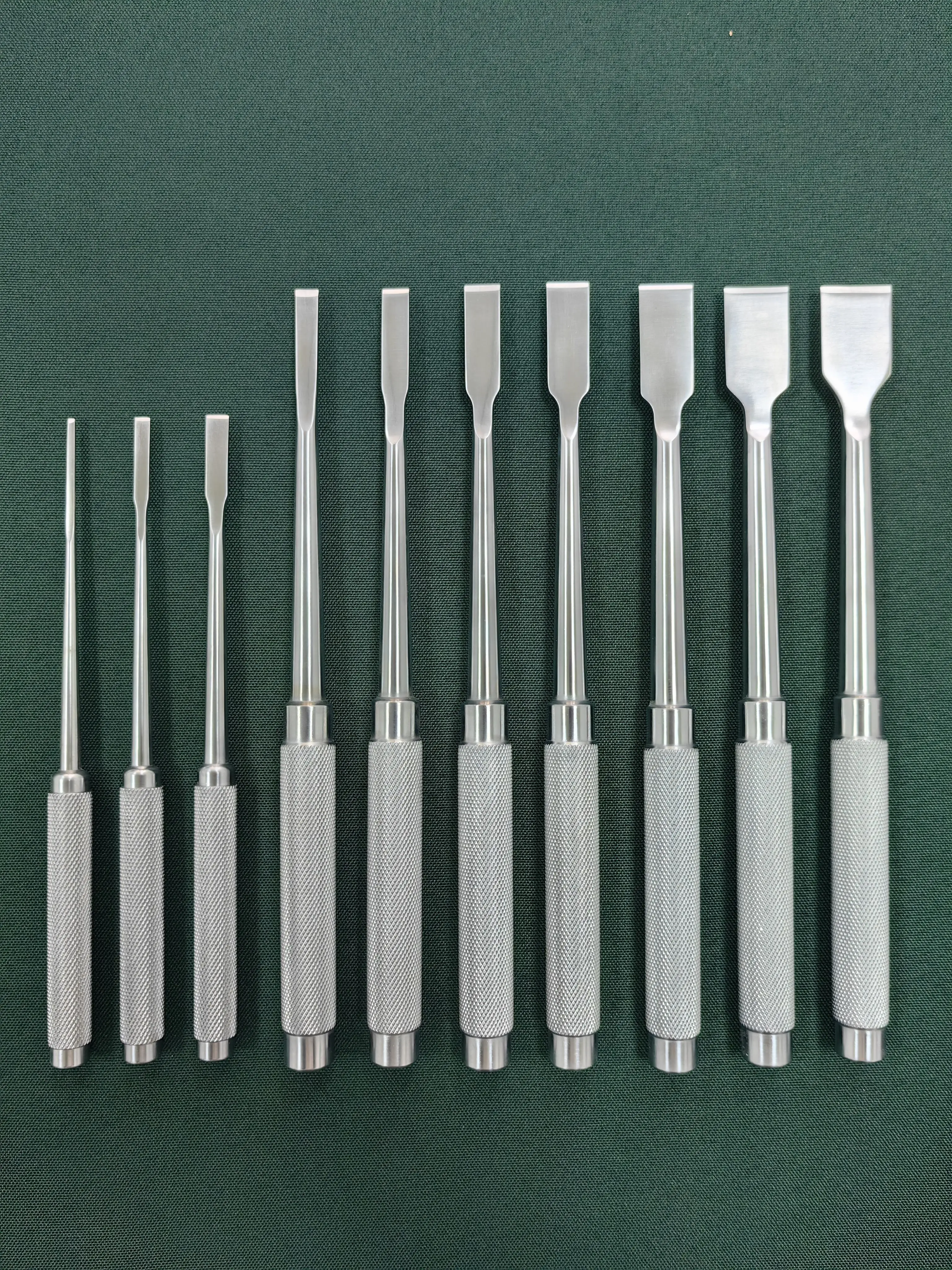 instrumentos-cirurgicos-ortopedicos-minimamente-invasivos-kang-hong-faca-ortopedica-e-cinzel-para-osso