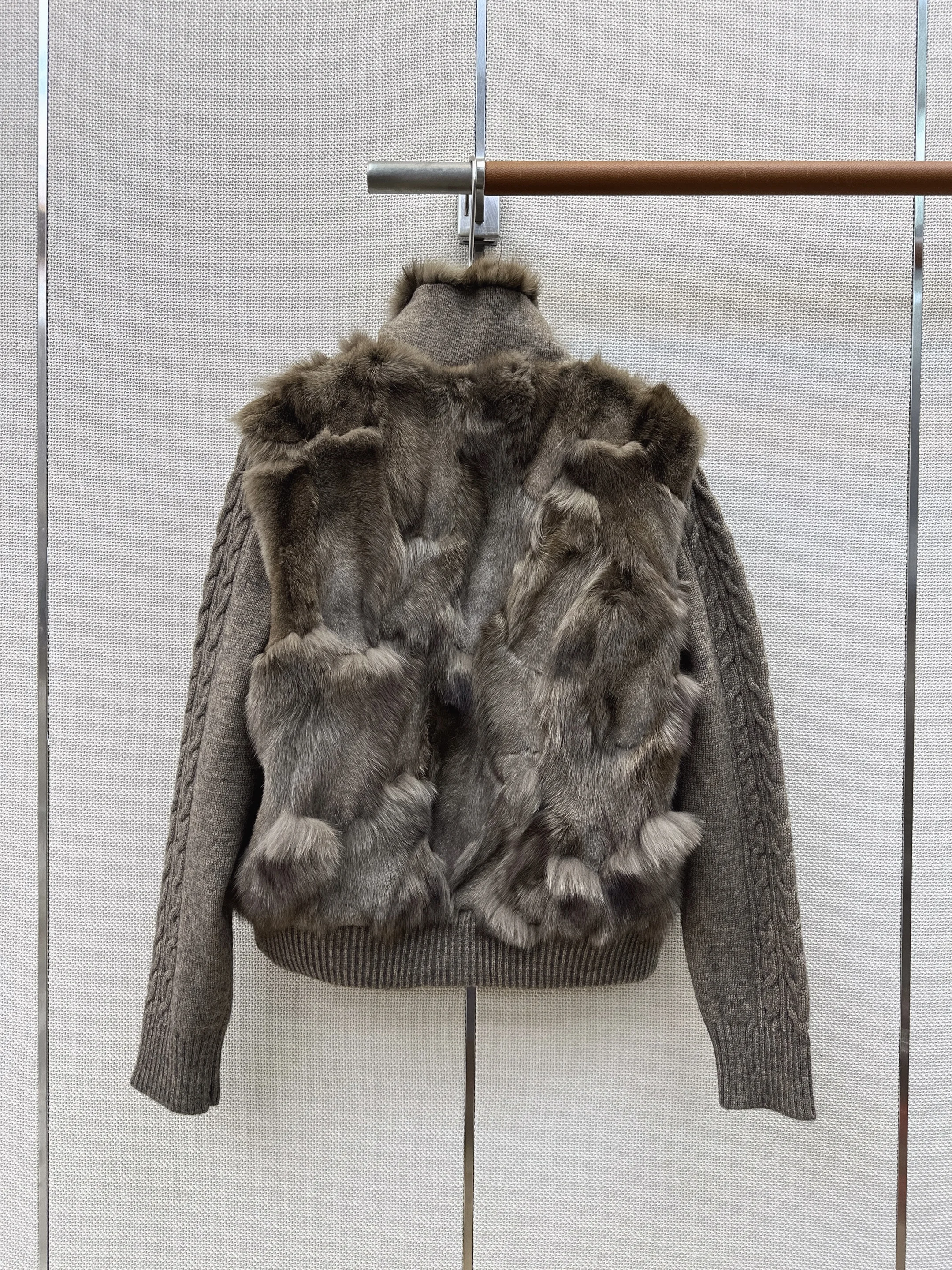 Autumn Winter Latest Hot Selling Detachable Sleeves 2 Ways Wear Fox Fur Patchwork Knit Jacket