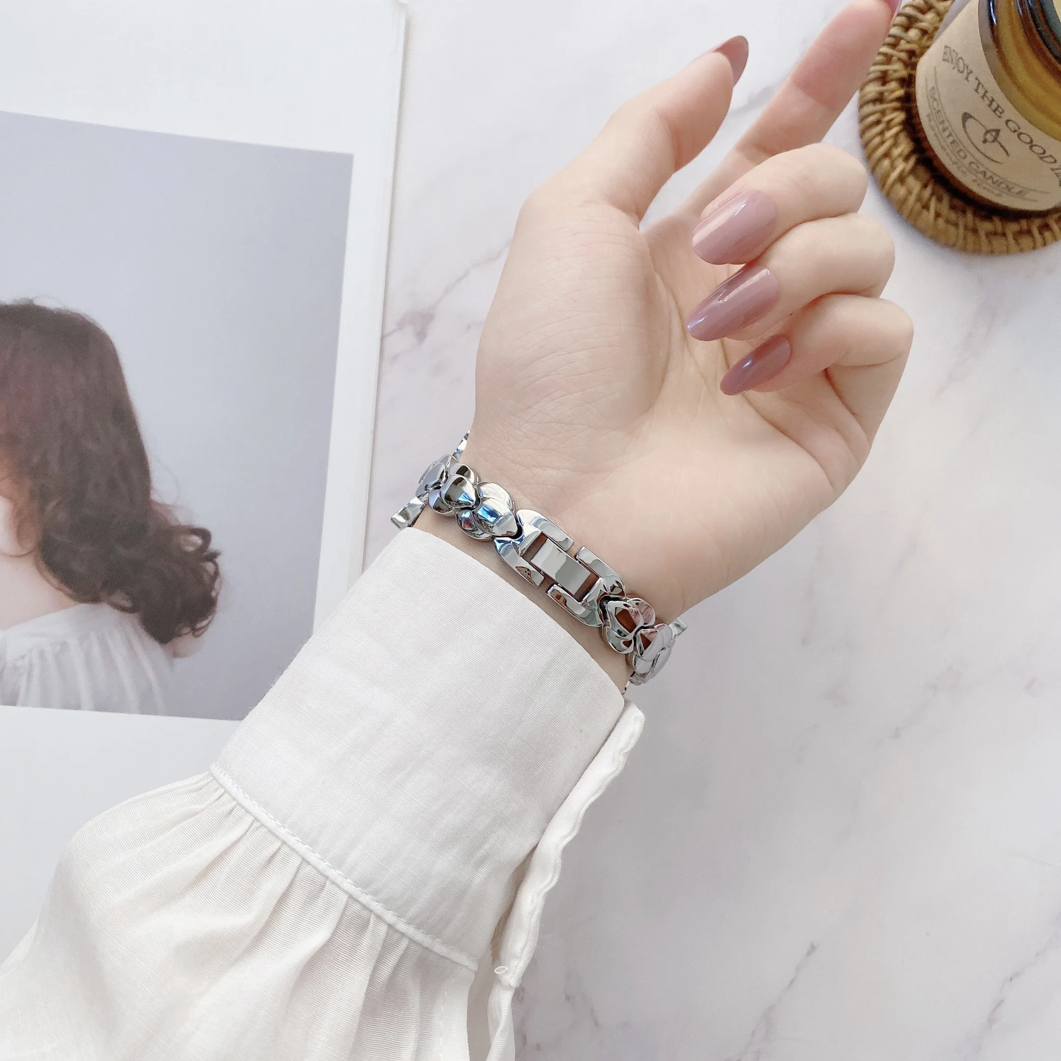 Metal Bracelet Strap For Apple watch 7 45mm 41mm Small bee carved watch wristband For iwatch 6 5 4 3 2 1 SE 44mm 42mm 40mm 38mm