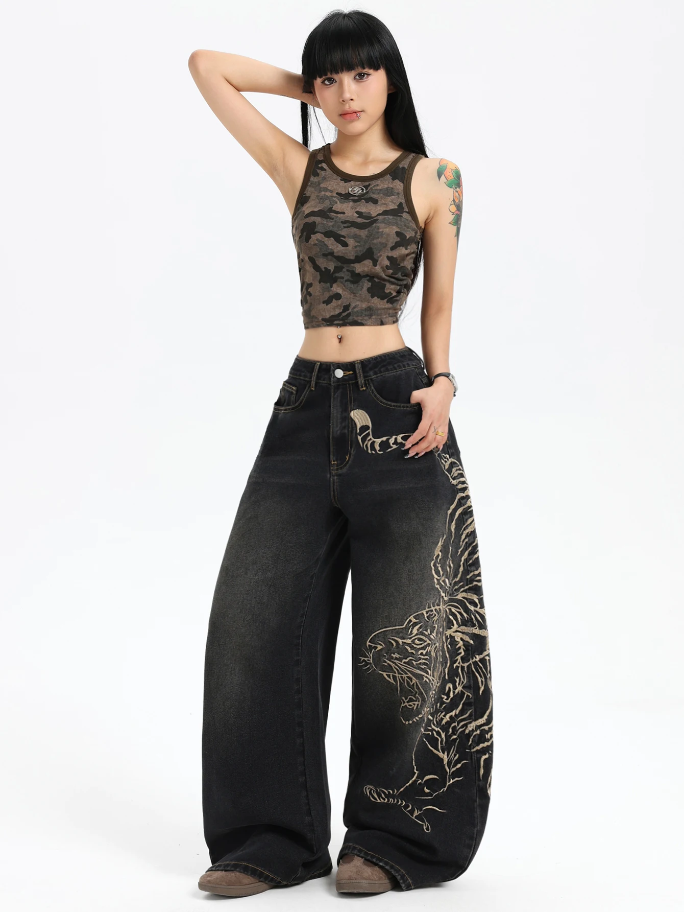 Young Girl High Waisted Wide Leg American High Street Jeans Made Of Vintage Side Beast Pattern Print With Loose Drape