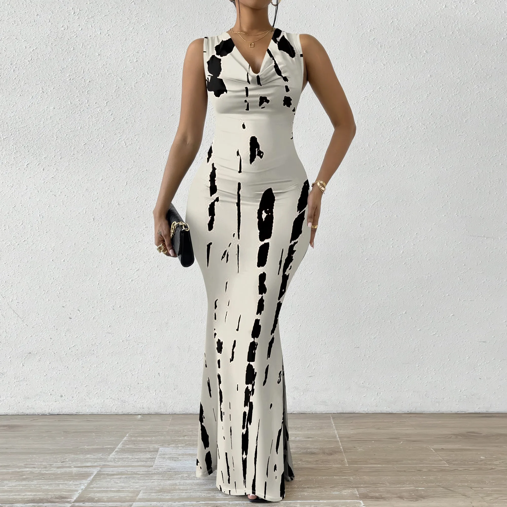 

Abstract Stripe Print Bodycon Maxi Dress XS-2XL - Chic Black & White Dress for Evening Wear, Fashion Events & Casual Outings