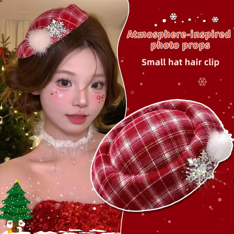 

Pompom Ball Top Hat Hair Clip; Sparkling Rhinestone Snowflake Accessory; Photography Prop Christmas Themed Hair Clip