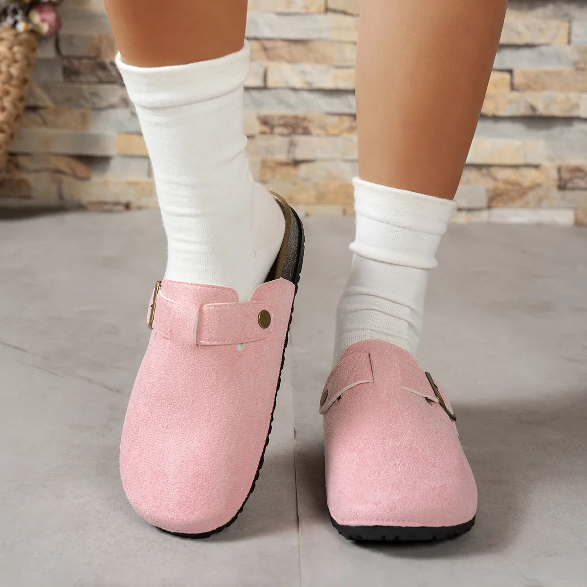 Damen Wildleder Clog Mule Pantoletten mit Verstellbarer Schnalle, Geschlossener Zehenpartie, Rückenfreie Flache Schuhe für Innen und Außen, Freizeit-Schuhe – Detail 11