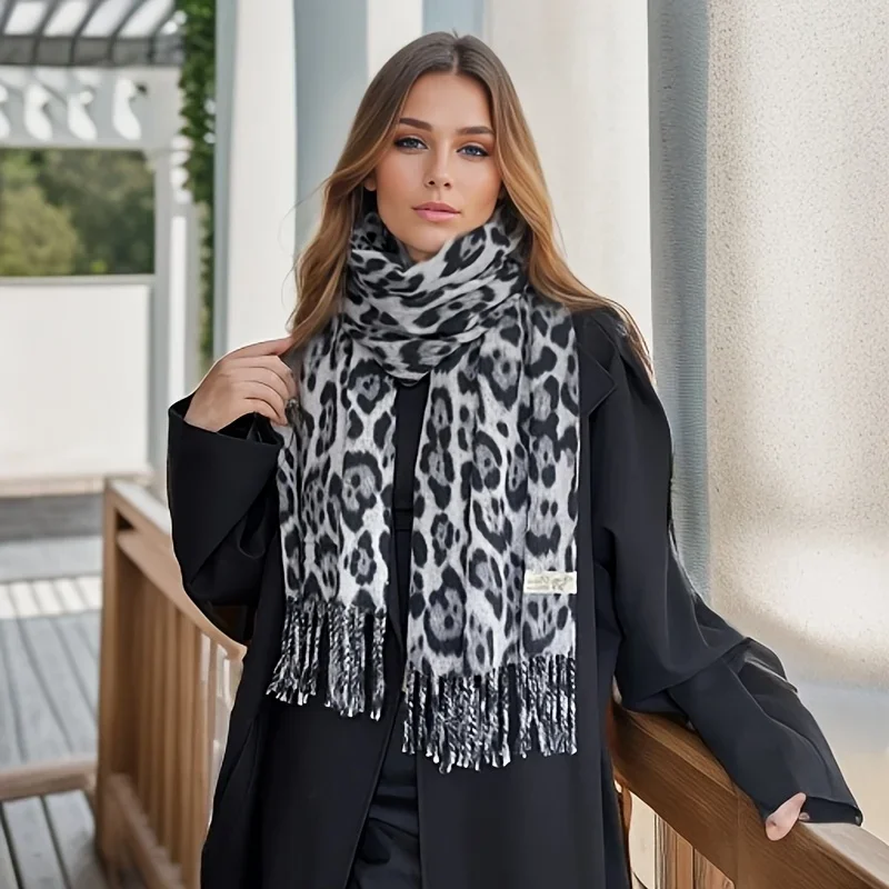 Retro Leopard Scarf Women\'s Autumn Winter Classic Tassel Shawl 2025 Hot Warmth Sexiness