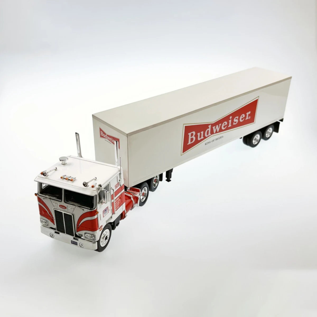 IR 1:43 Scale Diecast Alloy 352 American Trucks Toys Cars Model Classics Adult Nostalgia Souvenir Ornaments Gifts Static Display