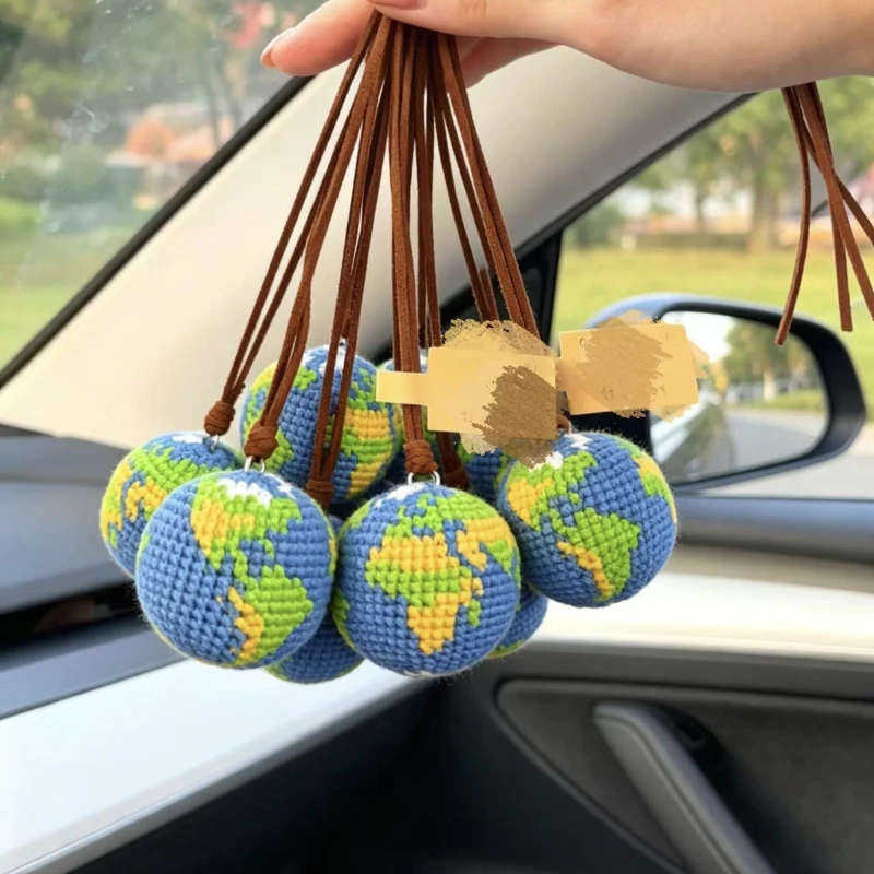 Image of Handgefertigter Häkel-Erde-Schlüsselanhänger, Projekt Hail Mary inspirierter Anhänger, Wollkugel-Taschenanhänger & Auto-Spiegel-Hängeornament