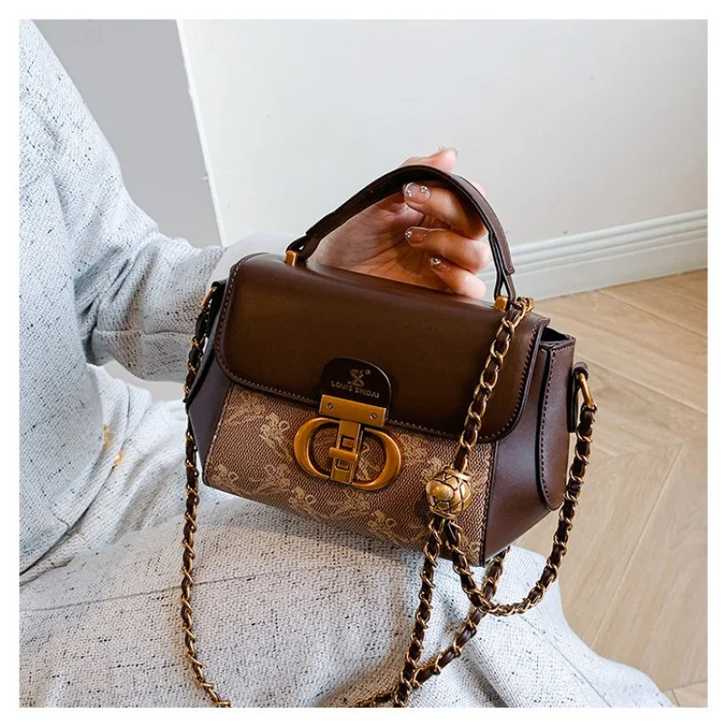 

Fashionable Women's Crossbody-Bag Made Of Fine Leather Boasting Trendy Famous Lasting Spacious Daily Look​