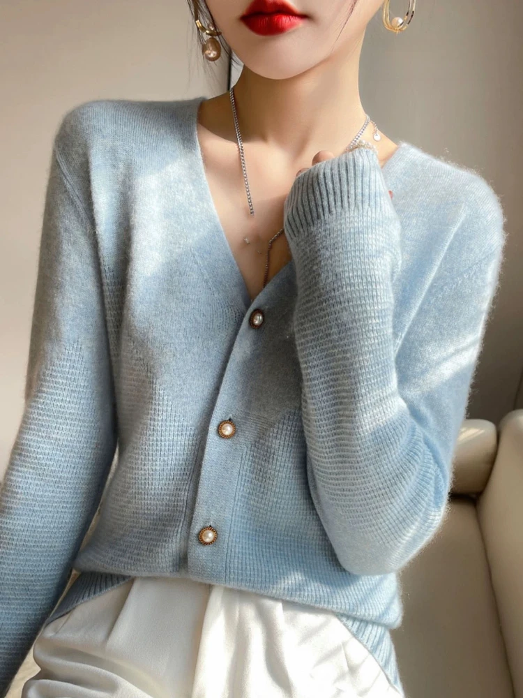 Automne hiver 2025 dame polyvalent tricots hauts courts coréen solide mode chandails femmes col en v simple boutonnage mince Cardigans