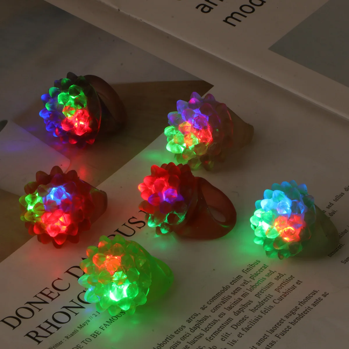 

10 Pcs LED Luminous Strawberry Rings Glowing Finger Toys Kids Birthday Party Favors Christmas Gifts Novelty Gadgets
