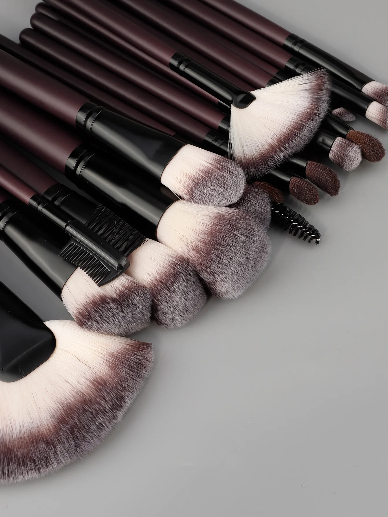 26pcs Professional Cosmetics Face Makeup Brush Set Powder Concealer Eye Shadow Eyebrow Lip Brush Beauty Tools Makeup Brushes