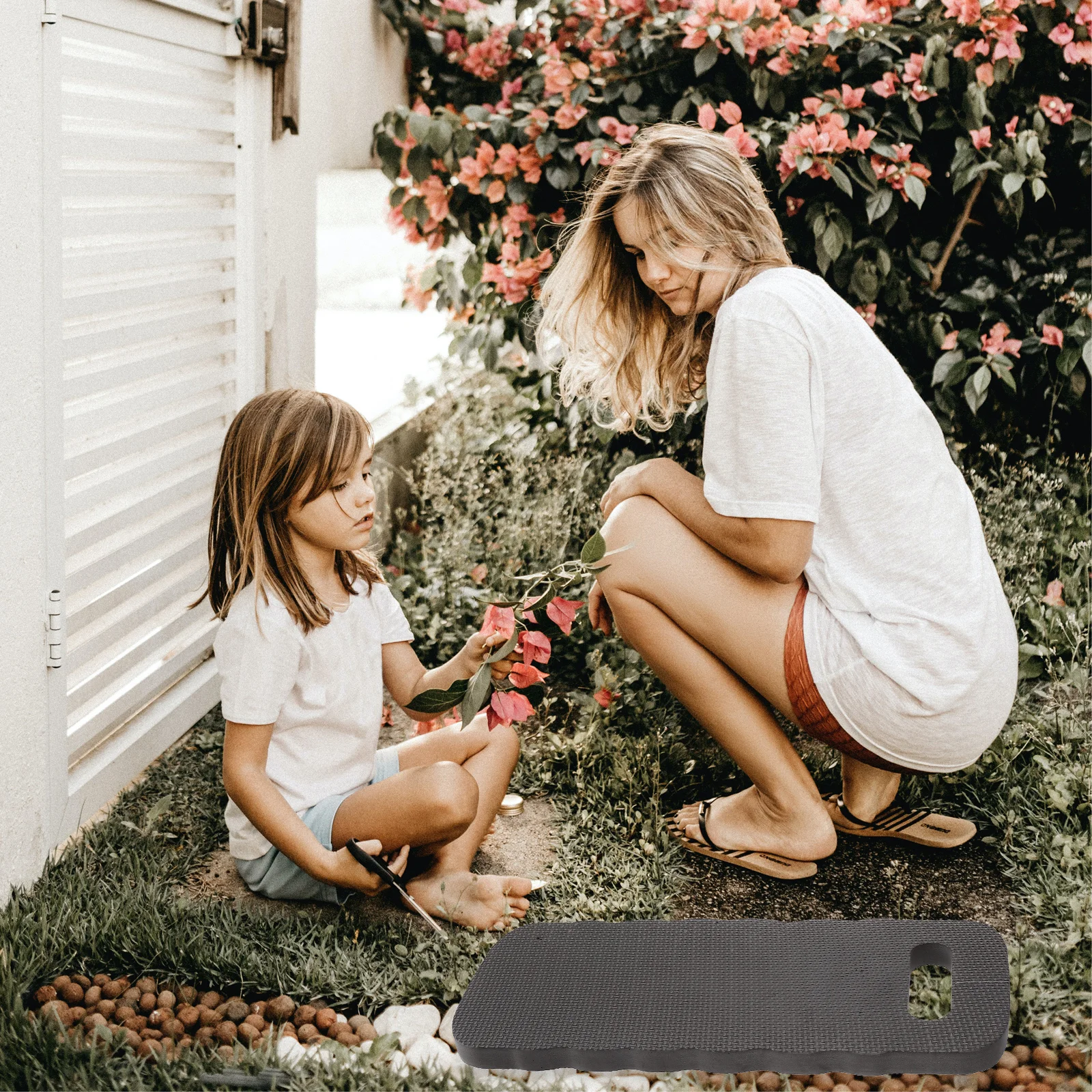 

2Pcs Knee Pads Large Thick Comfortable Kneeling Pad Lightweight Hollow Hole Design for Garden Camping Yoga Kneeler Mat